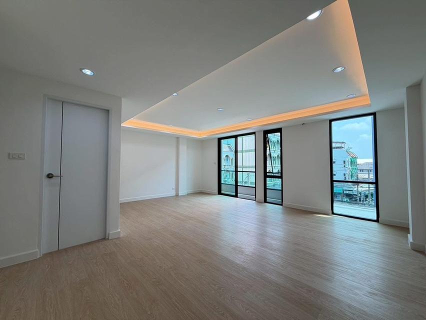 ทาวน์โฮม Sukhumvit 101 รีโนเวทใหม่พร้อมอยู่4 นอน 6ห้องน้ำ ใกล้ BTS ปุณณวิถี 8