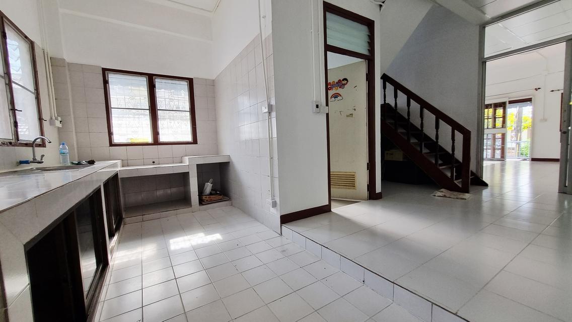 บ้านทาวน์เฮ้าส์ 3 ชั้น 9