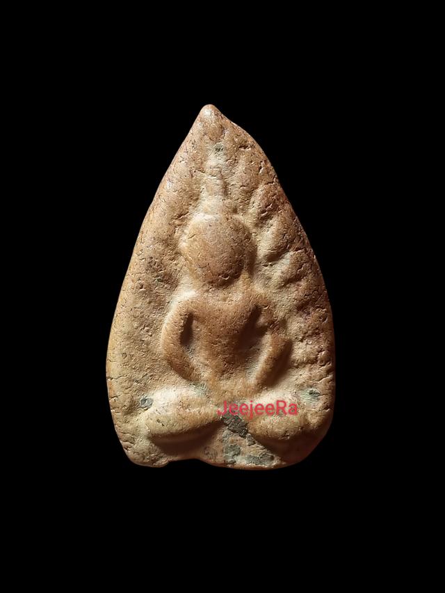 พระเนื้อดินเก่าพิมพ์กลีบบัว