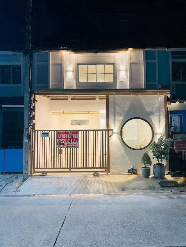 พฤกษา45 ถนนวัดลาดปลาดุกทาวน์เฮ้าส์ 2 ชั้น   ตกแต่งใหม่พร้อมอยู่  มีพื้นที่ข้างบ้าน ต้นสายรถเมล์ไปตลาดบางใหญ่ 18