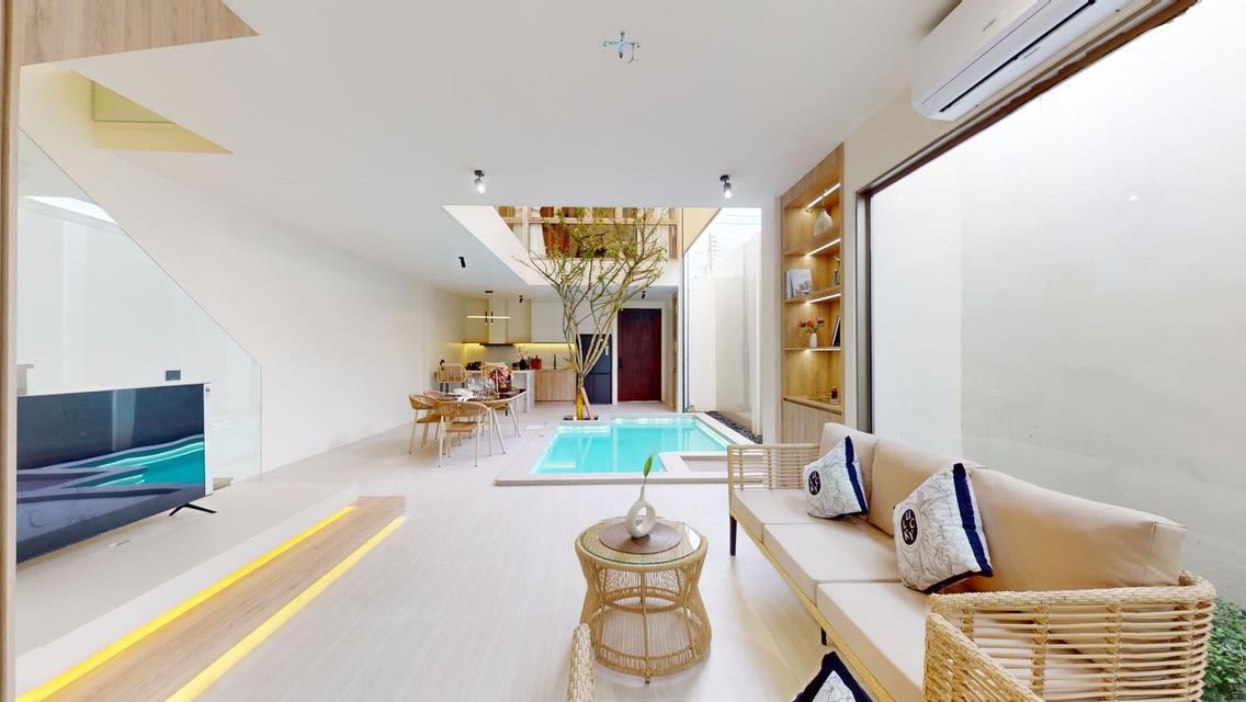 วิลล่าดีไซน์โดดเด่นเป็นเอกลักษณ์ ไม่เหมือนใคร โอบล้อมด้วยธรรมชาติอันเงียบสงบ ให้ความเป็นส่วนตัวอย่างแท้จริง พร้อมทำเลที่ลงตัว ใกล้สิ่งอำนวยความสะดวกแล 8