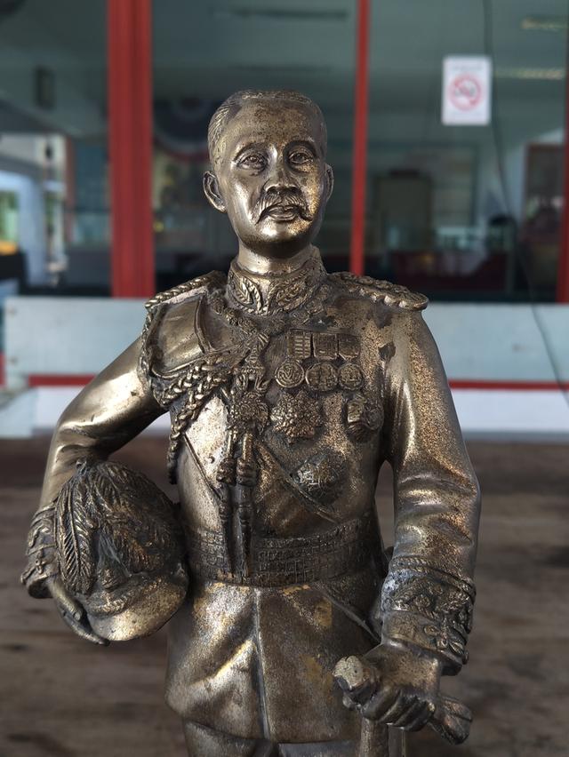รูปหล่อพระบาทสมเด็จพระจุลจอมเกล้าเจ้าอยู่หัว ร.5