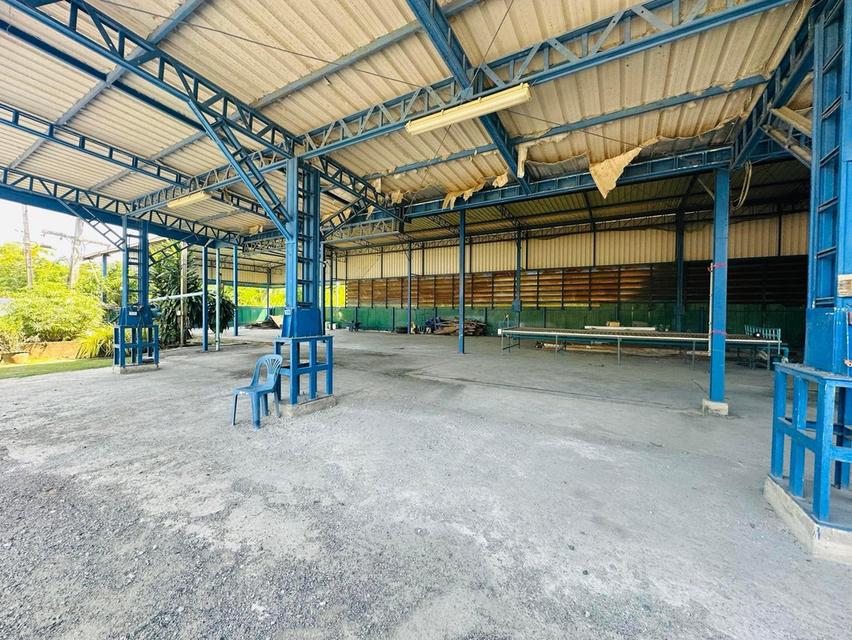 ขายที่ดินพร้อมสิ่งปลูกสร้าง โกดัง-โรงงาน เนื้อที่ 2-2-35ไร่ ติดถนนทำเลดี ใกล้บ้านหัวกุญแจ ตำบลคลองกิ่ว อำเภอบ้านบึง ชลบุรี มีโรงรถ บ้านพักคนงาน 11