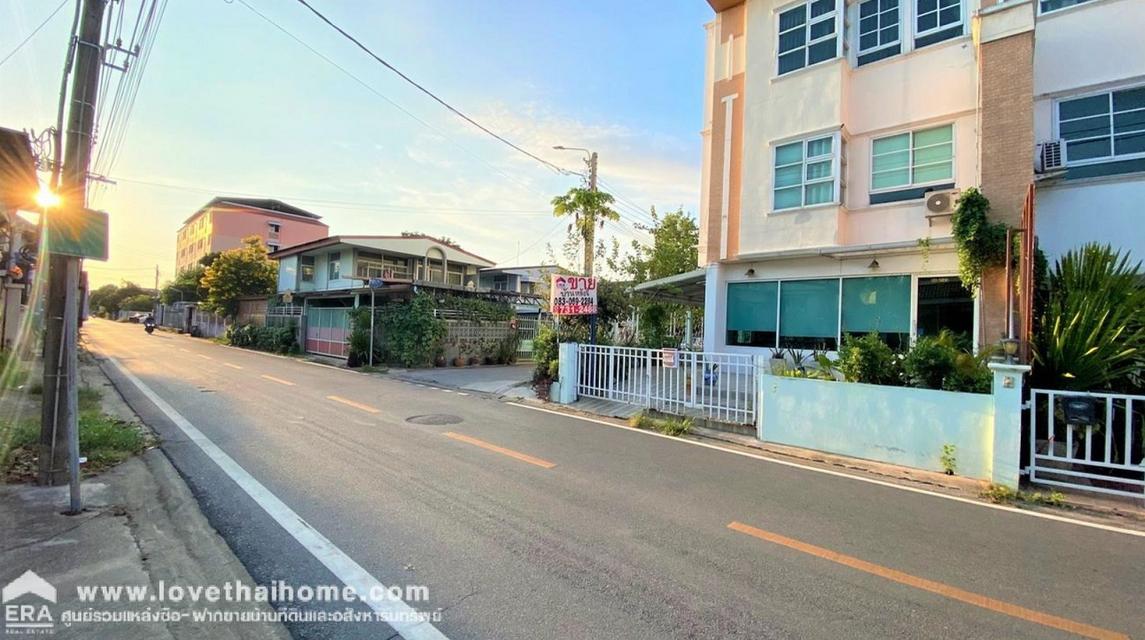 ขาย บ้าน ทาวน์โฮม 4 ชั้น เส้นเมน นวมินทร์ 70 หลังมุม 47 ตรว.  เข้า-ออกได้ ทั้งซอยนวมินทร์ 72,74 และถนนรัชดารามอินทรา 2