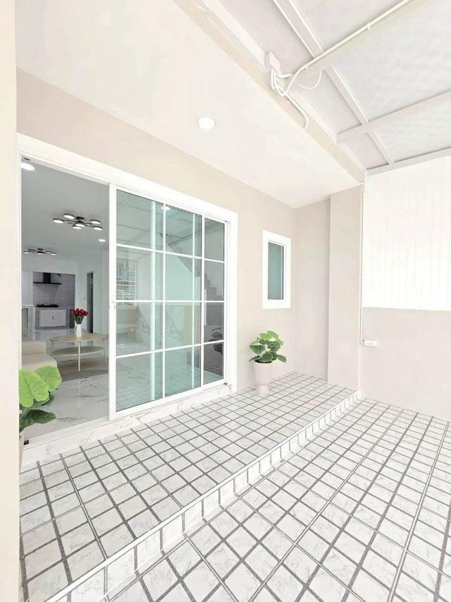 🚗🚗 จอดรถในบ้านได้ถึง 2 คัน 🚗🚗หมู่บ้านบัวทอง4  (คุณาภัทร) บางบัวทองทาวน์เฮ้าส์ 2 ชั้น  หลังมุมในส่วนตัว ตกแต่งใหม่พร้อมอยู่ 6