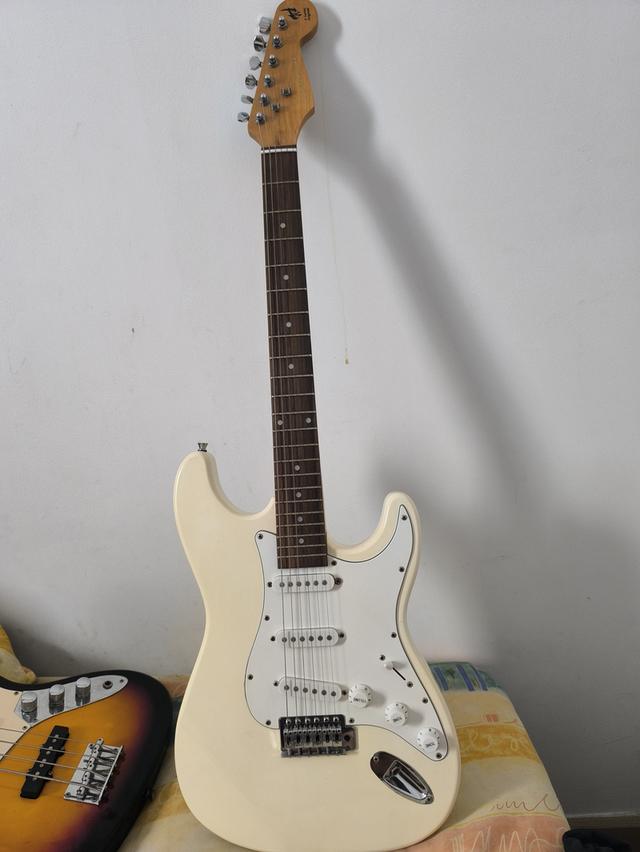 กีต้าไฟฟ้ายี่ห้อ Firene (F-Series Original) ทรง Stratocaster (S-S-S)