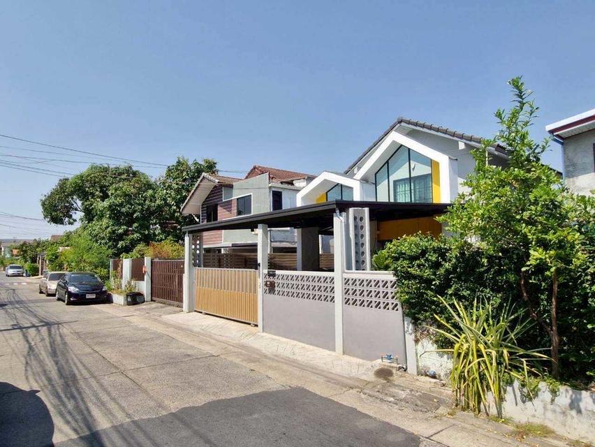 บ้านเดี่ยว2ชั้น 50ตร.วา ทำเลติดรถไฟฟ้าสีชมพู1.5กม 2