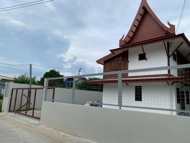 ให้เช่าบ้านเดี่ยวสร้างใหม่ 2 ชั้น เนื้อที่ 100 ตารางวา ซอยลาดพร้าว 101 เหมาะอยู่อาศัยและทำสำนักงาน จอดรถได้ 4คัน ใกล้รถไฟฟ้าสายสีเหลือง สถานีลาดพร้าว 1