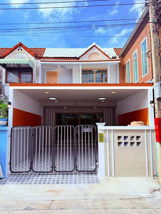 หมู่บ้านบุษกร-รัตติยา ติดถนนกาญจนาภิเษก ทาวน์เฮาส์ 2 ชั้น ตกแต่งใหม่พร้อมอยู่ ทำเลดี เดินทางสะดวก 1