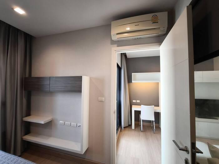 เช่าถูก 17,000 บาท ** 1 ห้องนอน ** รหัส 100011 ** Urbano Absolute Sathorn-Taksin ** ติดรถไฟฟ้า กรุงธน ** 088-398-3835 MR.BOAT 9