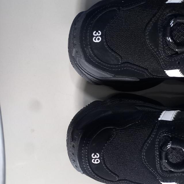 Balenciaga  X  Adidas  Triple  S  Black  White รูปที่ 5
