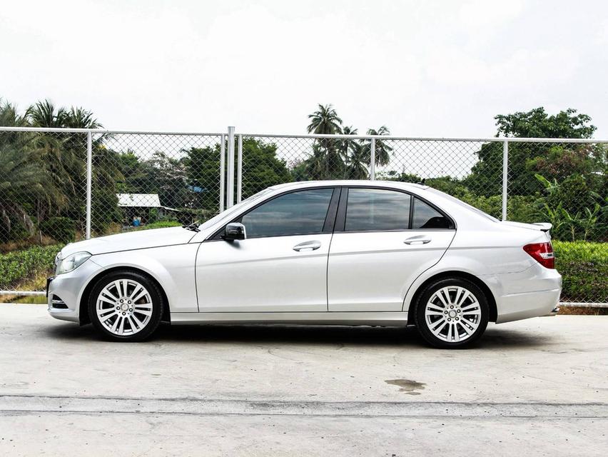 BENZ C200 CGI Blue Efficiency W204 2013 รถสวยประวัติดีใช้น้อย คุ้มเกินราคา 4