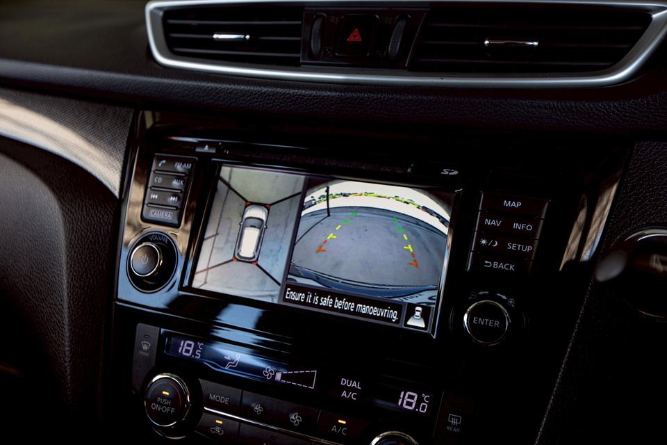 NISSAN X-TRAIL 2.0V Hybrid 4WD ปี 2016 สีเขียว มือเดียวป้ายแดง 17