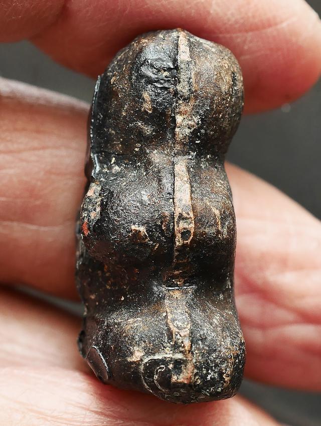 พระปิดตาเนื้อผงคลุกรัก หลวงพ่อทองสุข วัดสะพานสูง พิมพ์ชลูด...เก่า เดิมๆ 8