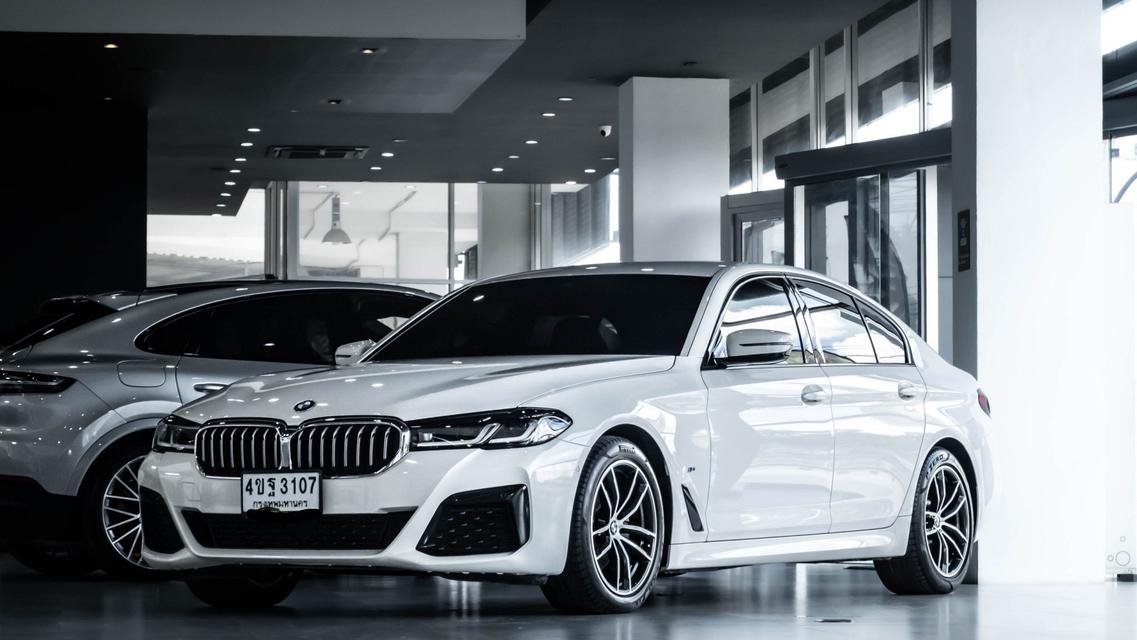 รูปหลัก BMW SERIES 5 520d M SPORT G30 LCI  ปี 2023 สีขาว