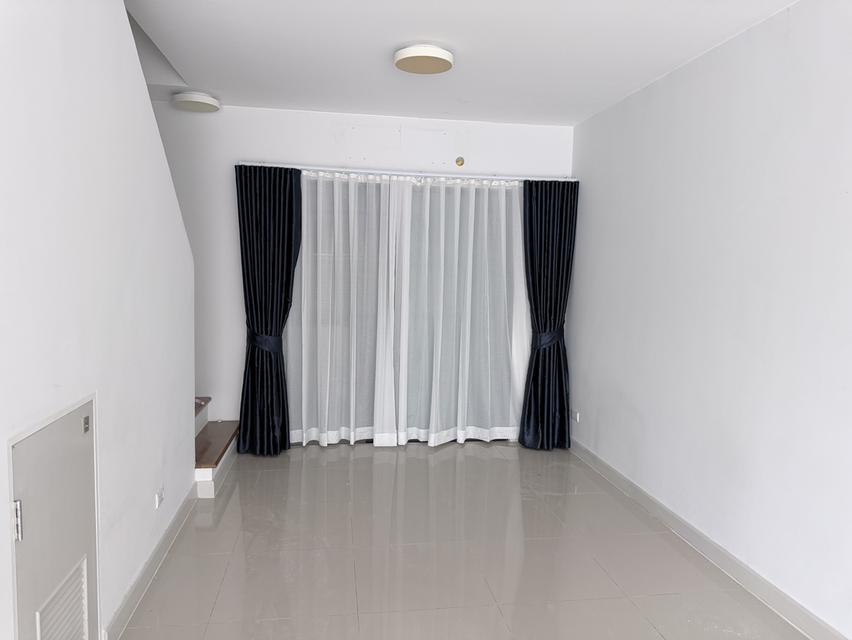 อาคารพาณิชย์ โฮมออฟฟิศ 3 ชั้น District รามอินทรา-จตุโชติ 8