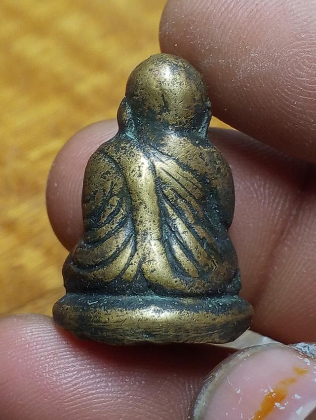 หลวงพ่อเงินพิมพ์ขี้ตา