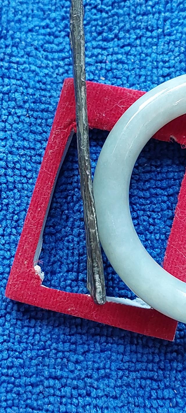 แผ่นโลหะปั๊มหลวงปู่ศุขยืนถือไม้เท้าปี2520 รูปที่ 8