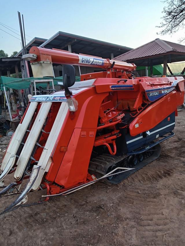 ขายรถเกี่ยวข้าวนวดคอ Kubota Sky Road  2