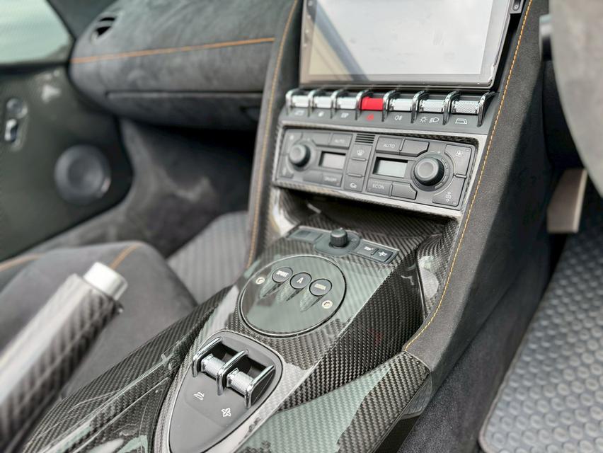 Lamborghini 570-4 performante รูปที่ 15