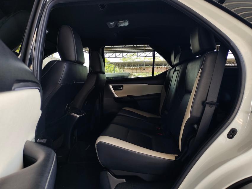 FORTUNER LEGENDER 2.8 V 4WD ปี 2020 จด21 ✅ ฟรีค่าจัด-ค่าโอน ✅ ฟรีประกันภัย ✅ ฟรี พรบ 11