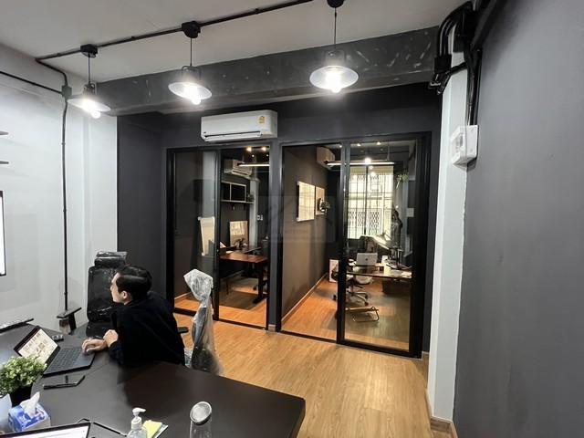 ให้เช่าโฮมออฟฟิศ 3 ชั้น 123 ตรม. ถนนบำรุงเมือง รีโนเวทใหม่ รองรับพนักงานได้ 25 คน ใกล้ MRT สามยอด 4