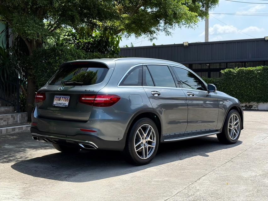 2017 BENZ GLC 250D AMG รถมือเดียวออกป้ายแดง รถวิ่งน้อย เข้าศูนย์ทุกระยะ ไม่เคยมีอุบัติเหตุครับ