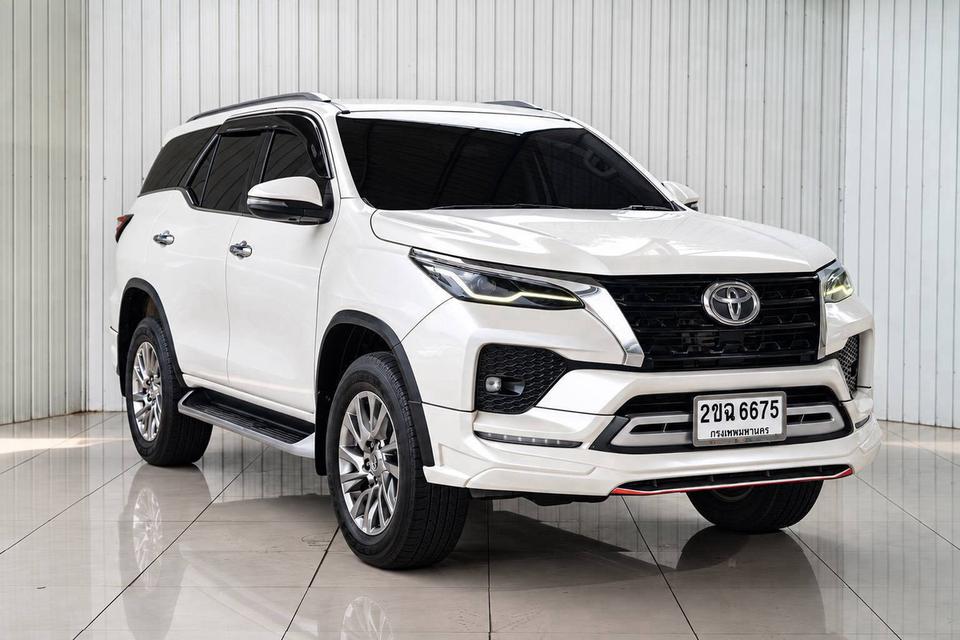 TOYOTA FORTUNER 2.4 V 4WD ปี 2021 สีขาว โฉม ปี15-ปัจจุบัน