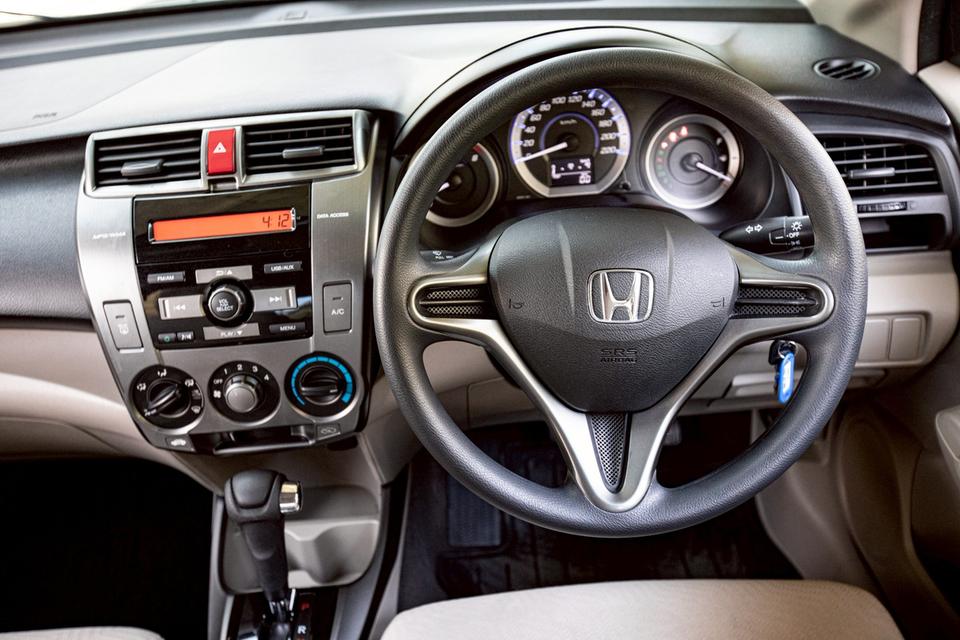 Honda City 1.5S เกียร์ออโต้ ปี 2013 สีขาว ไมล์แท้ 90,000  17