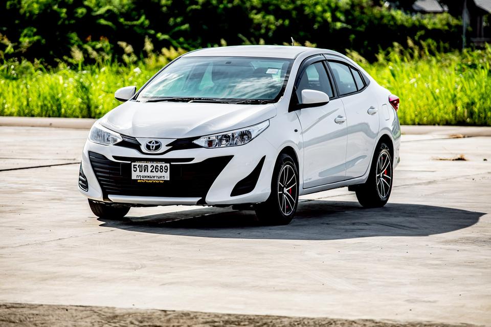 Toyota Yaris Ativ 1.2E ปี 2018 สีขาว มือเดียวป้ายแดง