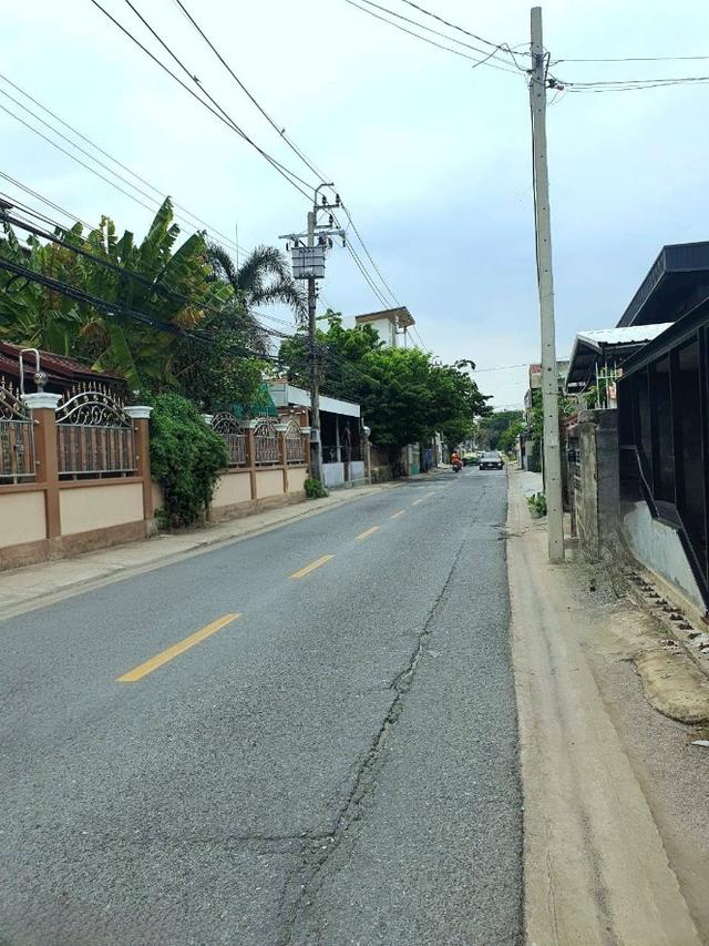 ขายด่วน..ที่ดินเทคอนกรีต/เทปูนเต็มพื้นที่ 70 ตรว. ทำเลทอง ติดถนนโกสุมรวใจ เดินทางสะดวกหลายช่องทสง 7
