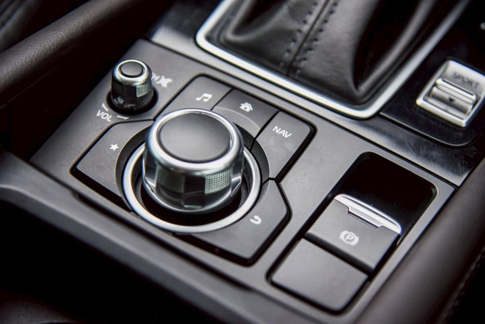 Mazda 3 2.0 C AT 2018 ไมล์ 112,xxx km.  14