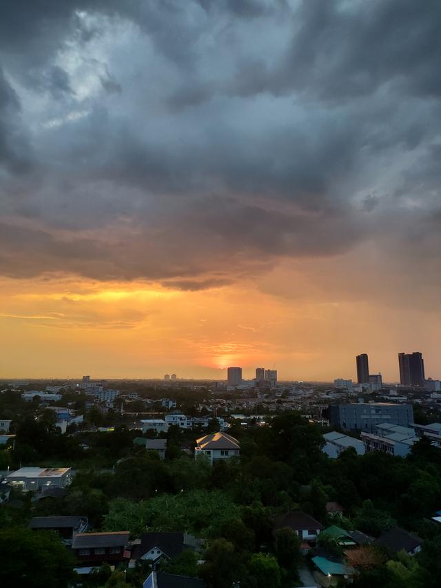 คอนโดติดรถไฟฟ้าทำเลดีหาของกินง่าย 3