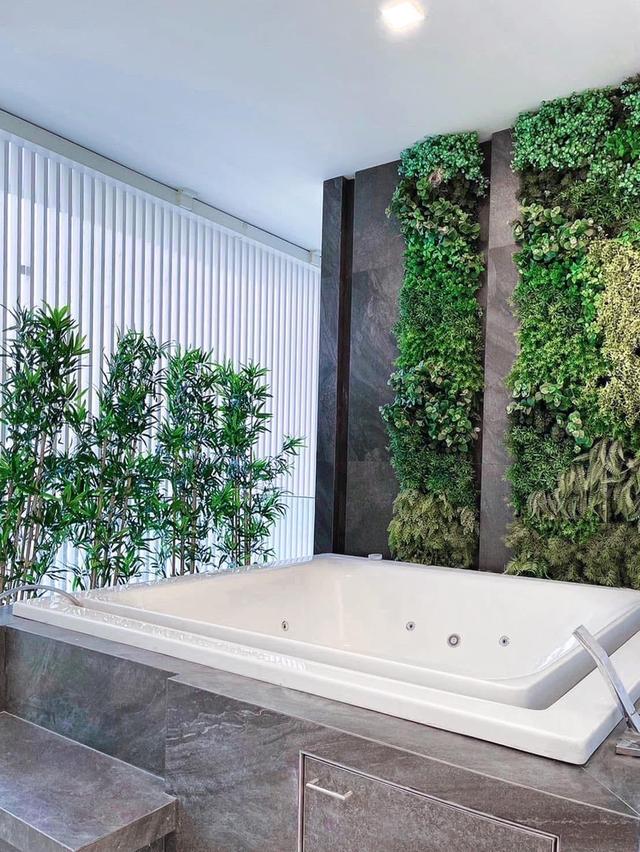 Luxury 3-Story House with Private Elevator at Vive Ekamai–RamintraModern design, fully furnished, dog-friendly, and easy access to the expressway. 12