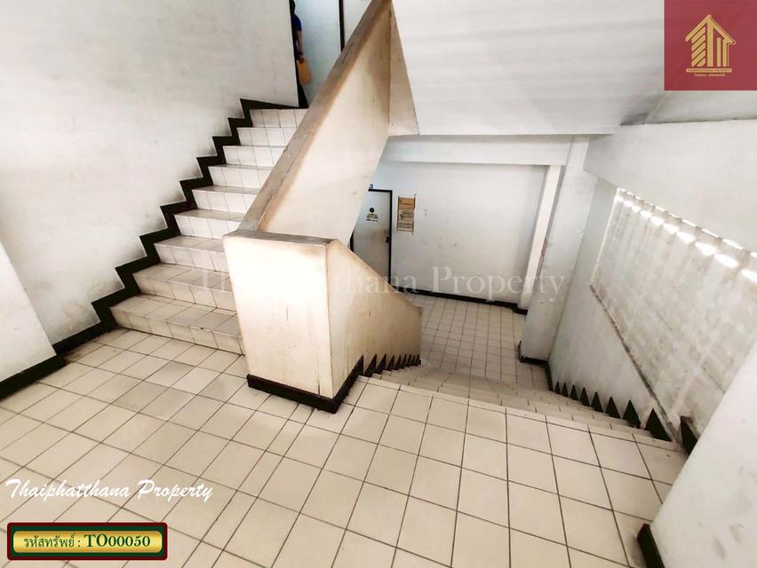 อพาร์ทเม้นท์ 5 ชั้น 72 ห้อง ใกล้รถไฟฟ้า MRT สถานีศรีด่าน 7