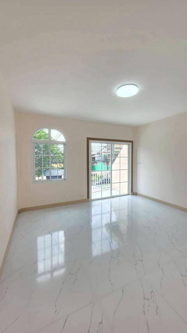 🍒หมู่บ้านอิมพีเรียลเพลส-ซอยลาดปลาดุก🍒ทาวน์เฮ้าส์ 2 ชั้น หลังตลาดJAS GREEN  ห่างจากกาญจนาภิเษกเพียง 2 กิโลเมตร ถนนเมนในโครงการกว้าง12 เมตร 13