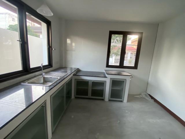 ให้เช่าบ้านเดี่ยวสร้างใหม่ 2 หลัง เนื้อที่ 100 ตารางวา ซอยลาดพร้าว 101 เหมาะอยู่อาศัยและทำสำนักงาน หรือประกอบกิจการ จอดรถได้ 4คัน ใกล้รถไฟฟ้าสายสีเหลื 4