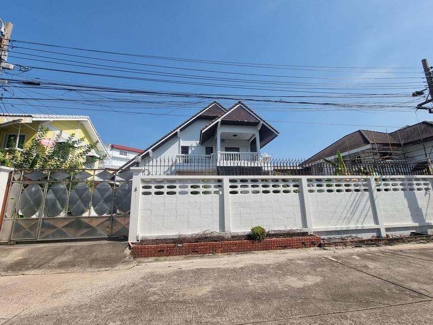 ขายบ้านเดี่ยว ถนนจักกะพาก ปากน้ำ สมุทรปราการ เนื้อที่ 122.8 ตารางวา 6 ห้องนอน 2 ห้องน้ำ จอดรถ 6 คัน ตรงข้ามโรงพยาบาลสมุทรปราการ 1