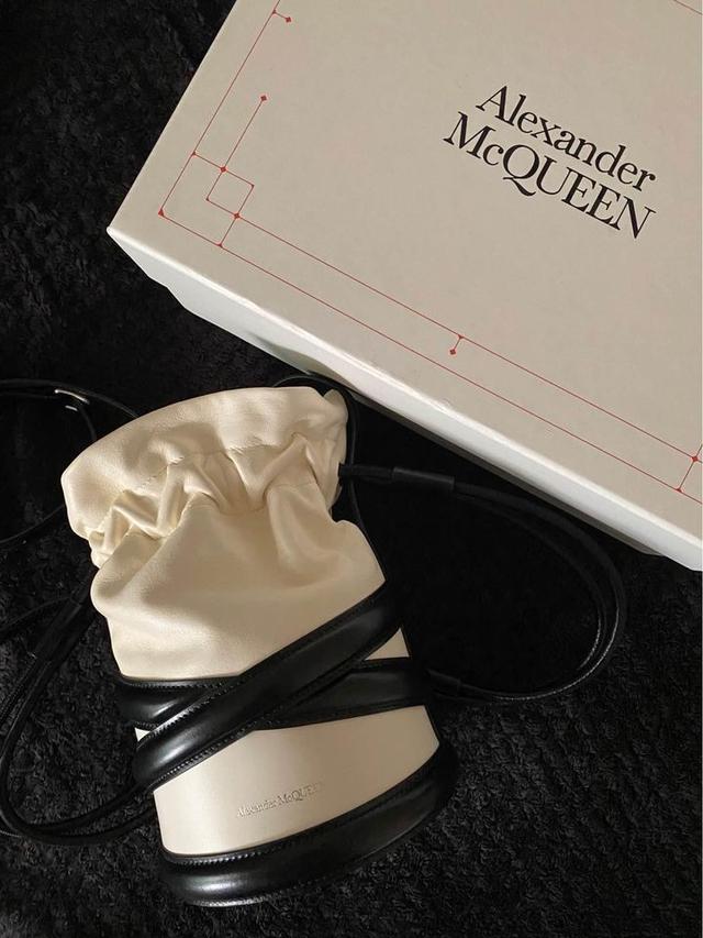 Alexander McQueen Soft Curve Bucket Bag 3