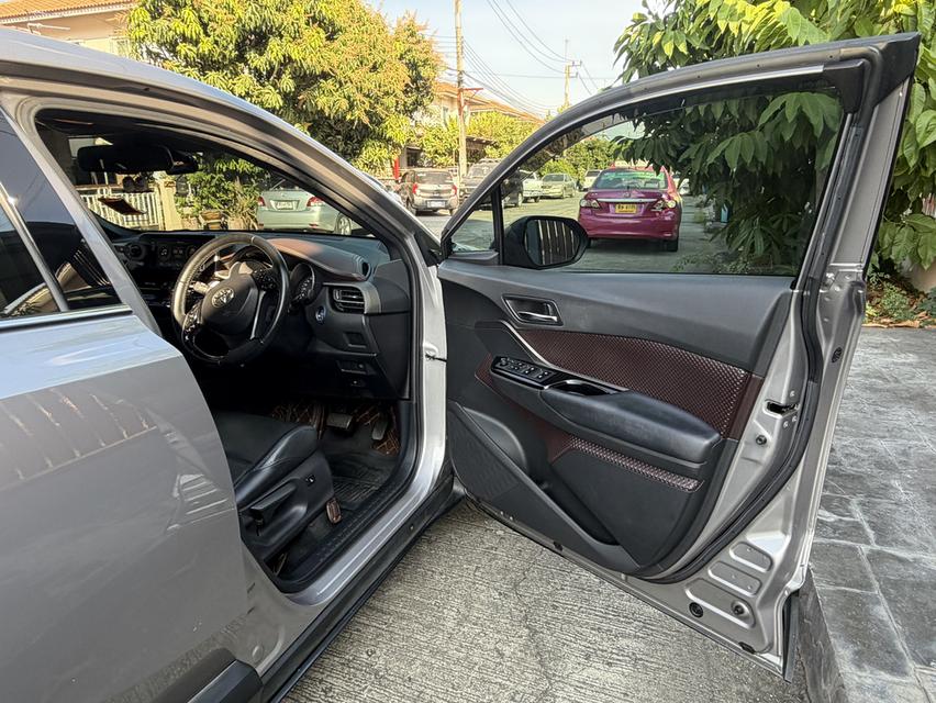 Toyota C-HR 1.8 Hybrid High (ตัวท็อป) ปี 2019 สีเทา 9
