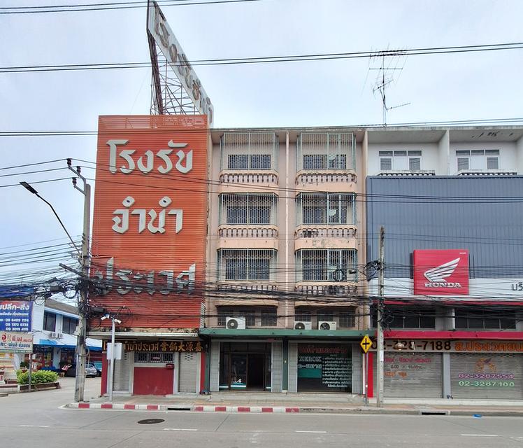 อาคารพาณิชย์ 4 ชั้น ครึ่ง 3