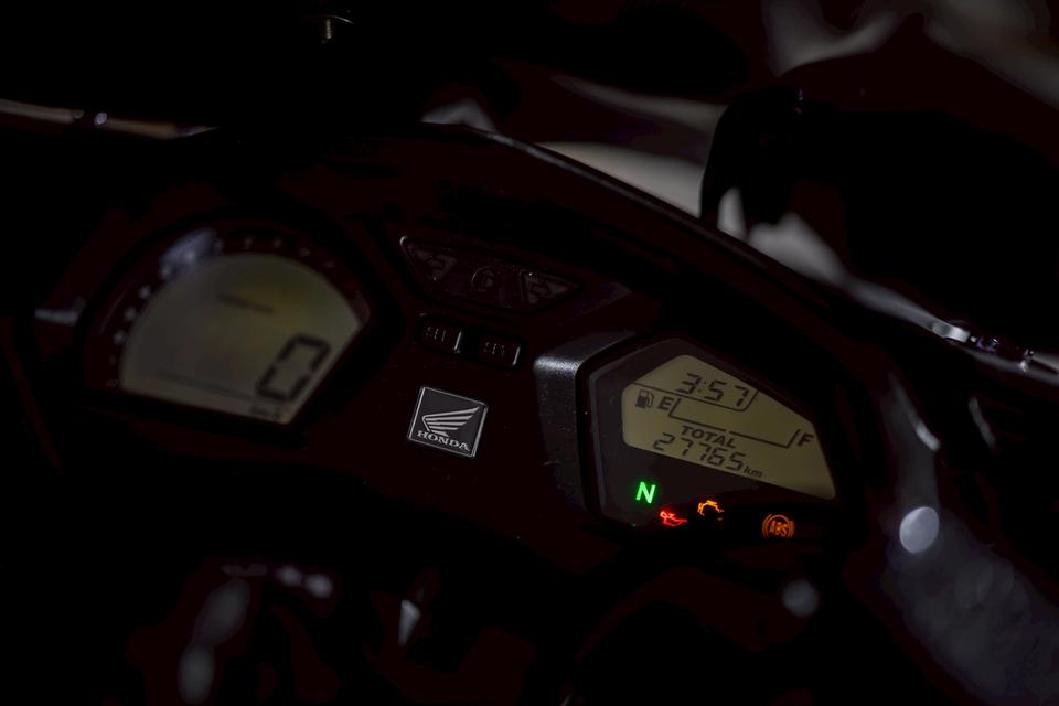 HONDA CBR650F 2013 รถมือสอง รูปที่ 7