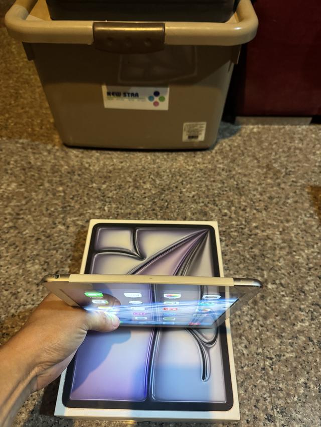 ขายๆๆๆถูกๆๆiPadAirสีSilver16กิ๊กWifi Celluer ใส่ซิมได้คับใช้งานดีทุกๆฟังชั่นสูนTrueทุกๆฟังชั่นรีสโตได้ตลอดไม่มีติดไอคราว Model TH/A  สภาพ: 99.99% สวย 3