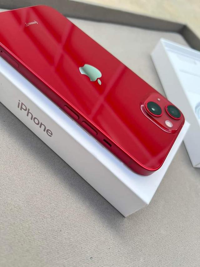 iPhone 13 สีแดง 2
