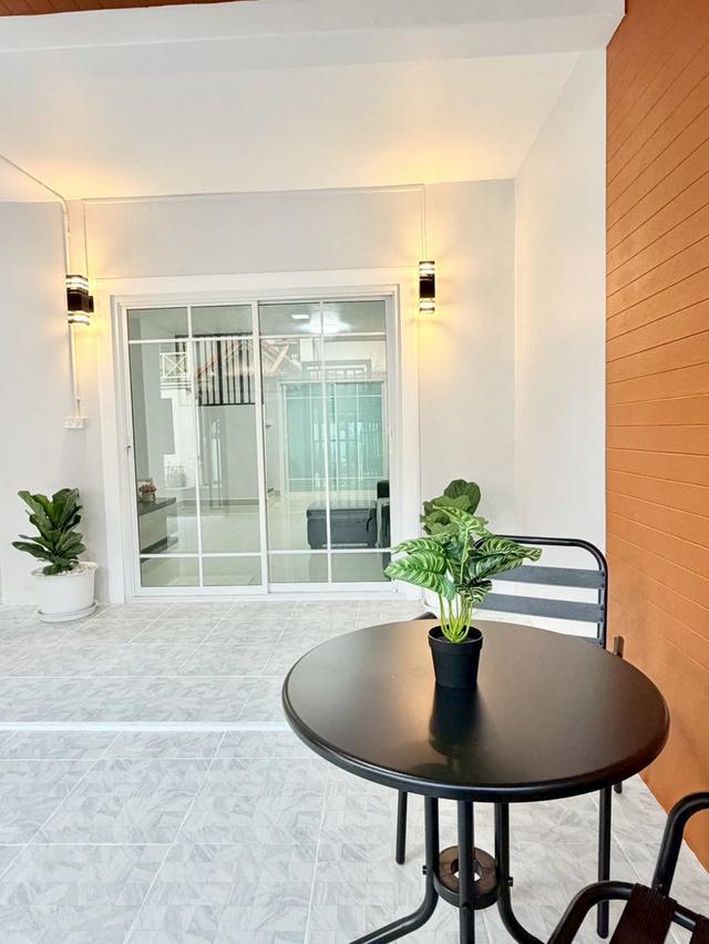 หมู่บ้านพฤกษา3 ถนนวัดลาดปลาดุก บางบัวทองทาวน์เฮาส์ 2 ชั้น ตกแต่งใหม่พร้อมอยู่ มีระเบียงด้านหน้า 3