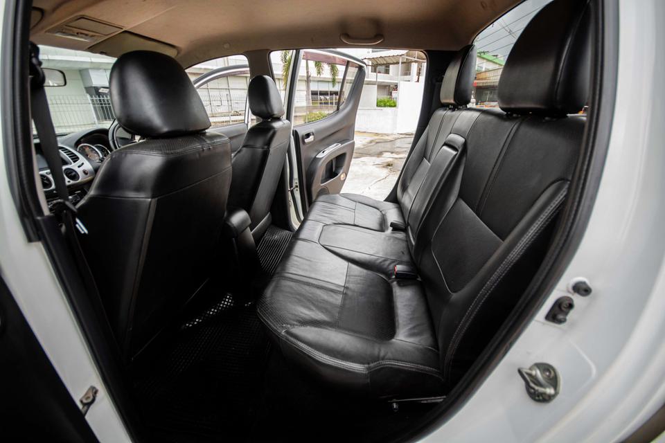 ปี 2014 Mitsubishi Triton 2.5GLS Double Cab MT สีขาว 5