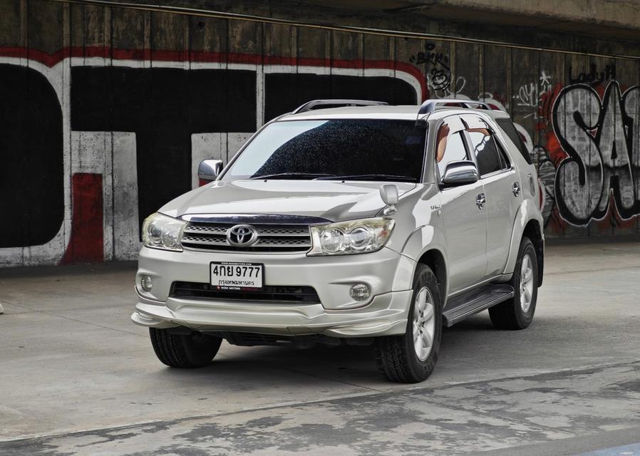 Toyota Fortuner 2.7 V 2wd auto ปีคศ. 2011  2