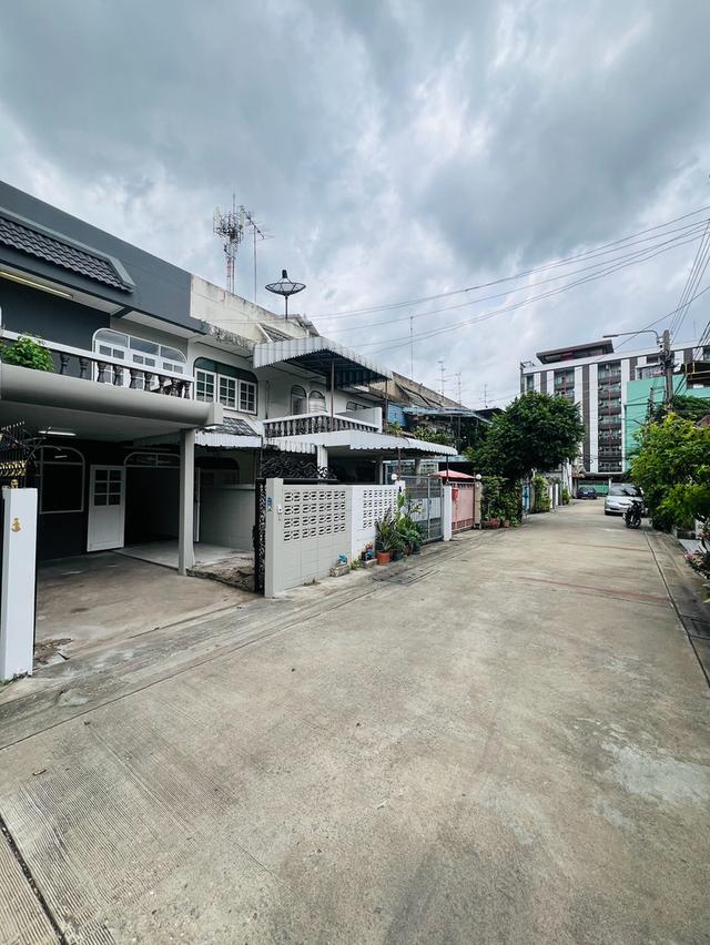 บ้านทาวน์เฮาส์ ใกล้สี่แยกพิบูลย์ นครอินทร์ นนทบุรี น่าอยู่มาก 2