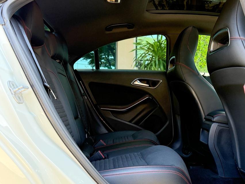 2016 BENZ CLA250 AMG DYNAMIC รถมือเดียวออกป้ายแดง รถวิ่งน้อยเพียง 90,000 กม เข้าศูนย์ตลอด รถไม่เคยมีอุบัติเหตุครับ รูปที่ 14