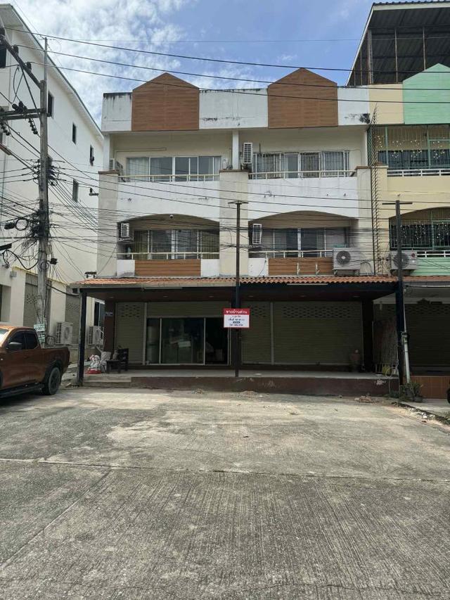 ขายอาคารพาณิชย์ 3 ชั้น 2 คูหาติด หลังมุม ทำเลดี เดินทางสะดวก อำเภอบางละมุง จังหวัดชลบุรี 1